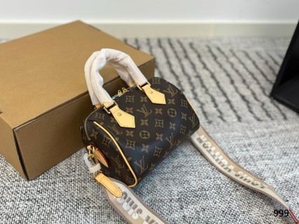 Louis Vuitton Speedy 20 Monogram Canvas Handbag view 3
