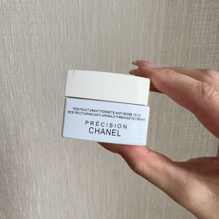 Chanel Camellia Skincare Whitening Gift Set 5-Piece view 4