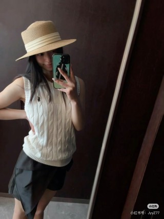Cream Cable Knit Sleeveless Vest view 3