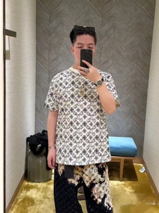 Louis Vuitton Monogram Cream Short Sleeve T-Shirt view 2