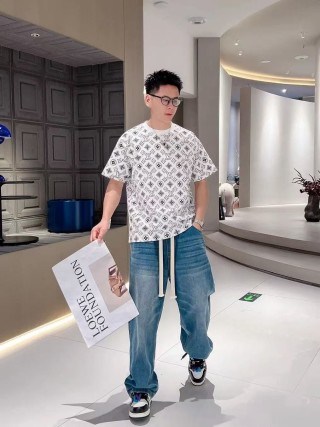 Louis Vuitton Monogram Cream Short Sleeve T-Shirt view 6
