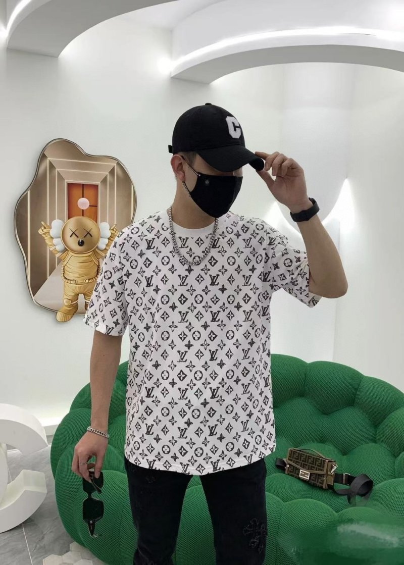 Louis Vuitton Monogram Cream Short Sleeve T-Shirt view