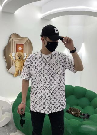 Louis Vuitton Monogram Cream Short Sleeve T-Shirt view 8