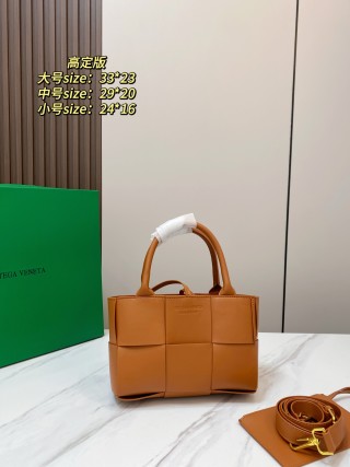 Bottega Veneta Intrecciato Woven Tote Bag Green view 4