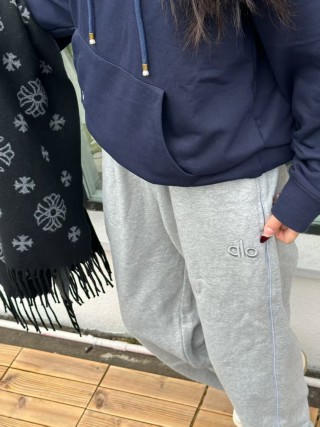 Alo Yoga Accolade Sweatpants Heather Grey view 4