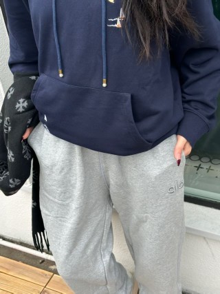 Alo Yoga Accolade Sweatpants Heather Grey view 5