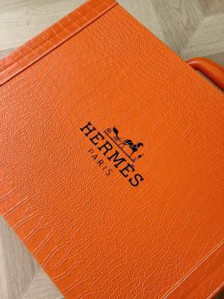 Hermès Orange Crocodile Embossed Tote Bag with Handle view 2