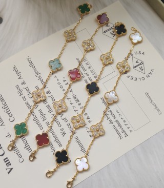 Van Cleef & Arpels Four-Leaf Clover Mother-of-Pearl Gold Bracelet view 9