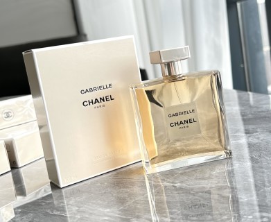 Gabrielle Chanel Eau de Parfum Floral Fragrance view 3