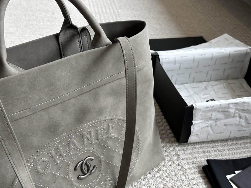 Chanel Vintage Tote Bag Grey Canvas view