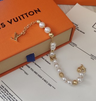 Louis Vuitton Pearl & Gold Beaded Bracelet - White view 2