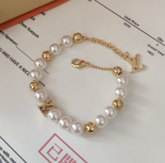 Louis Vuitton Pearl & Gold Beaded Bracelet - White view 3