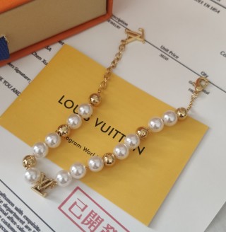 Louis Vuitton Pearl & Gold Beaded Bracelet - White view 4