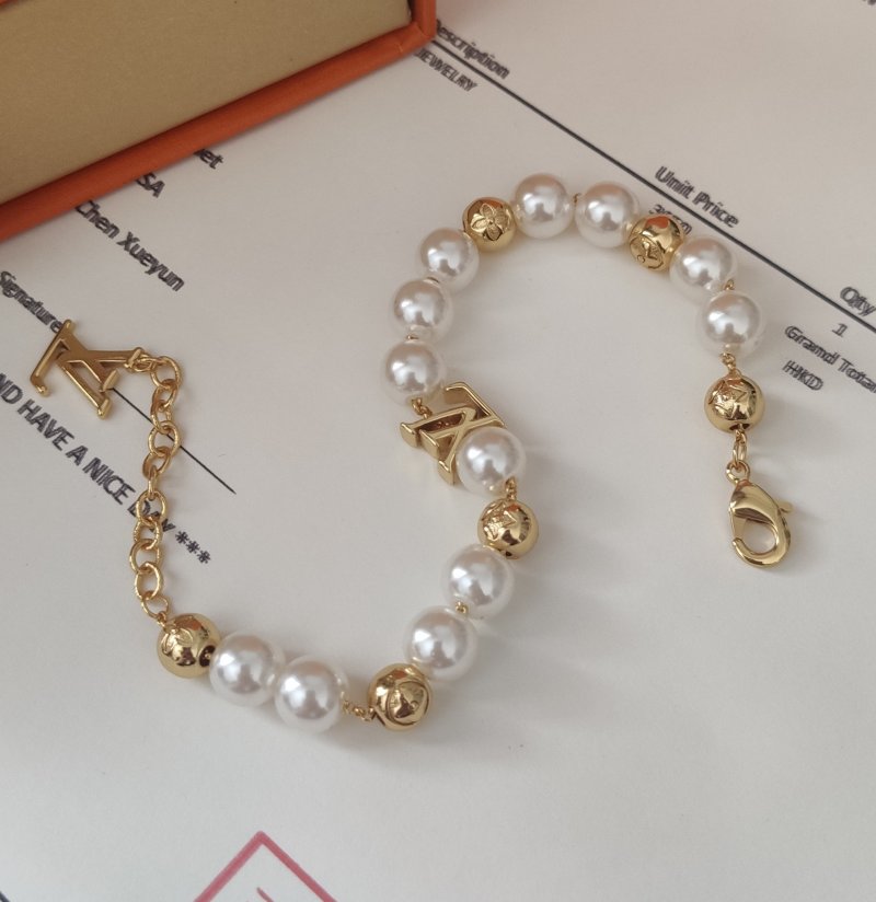 Louis Vuitton Pearl & Gold Beaded Bracelet - White view