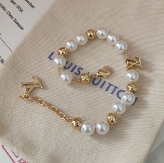 Louis Vuitton Pearl & Gold Beaded Bracelet - White view 7