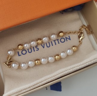 Louis Vuitton Pearl & Gold Beaded Bracelet - White view 8