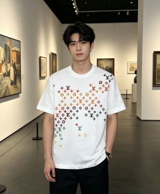 Louis Vuitton Monogram Gradient White T-Shirt view 3