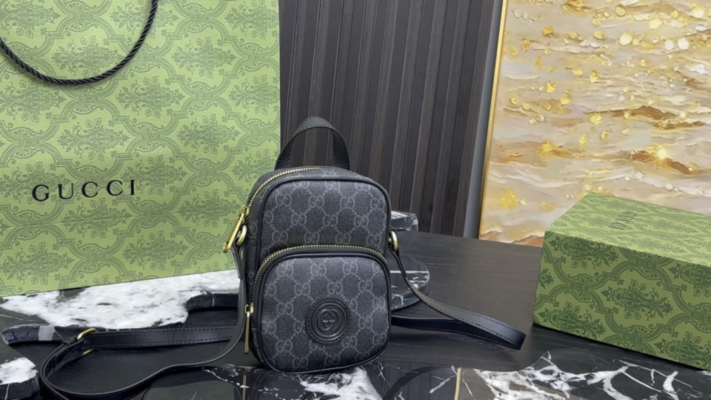 Gucci GG Supreme Canvas Crossbody Bag Black
