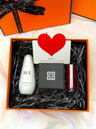 SK-II Skincare & Beauty Gift Set with Serum, Powder & Lipstick view 5