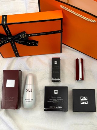 SK-II Skincare & Beauty Gift Set with Serum, Powder & Lipstick view 6