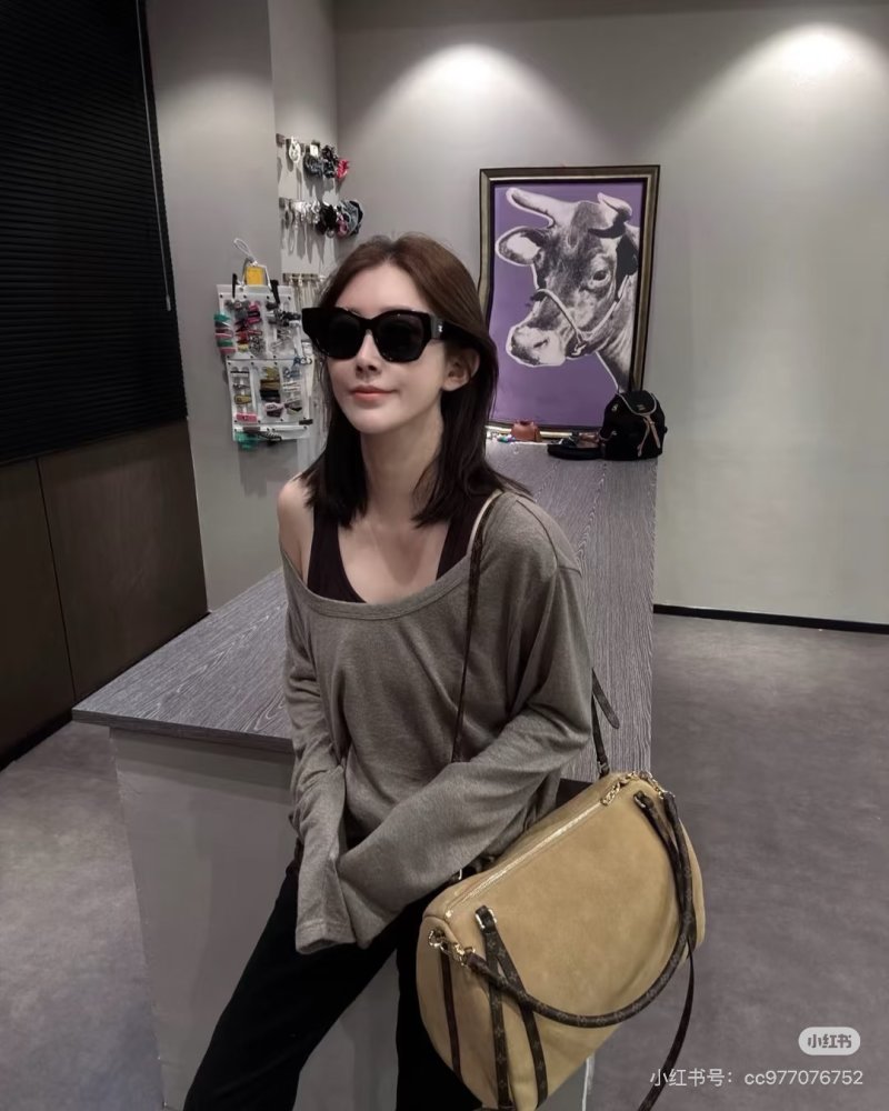Louis Vuitton Coussin PM Cream & Brown Shoulder Bag view