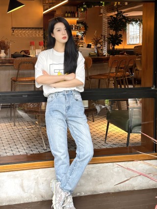 Light Wash High-Waist Straight Leg Denim Jeans view 6