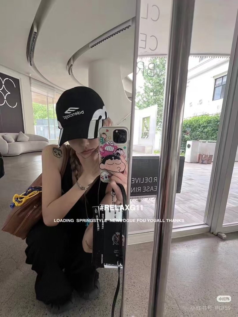 Balenciaga 3B Logo Embroidered Baseball Cap Black White view