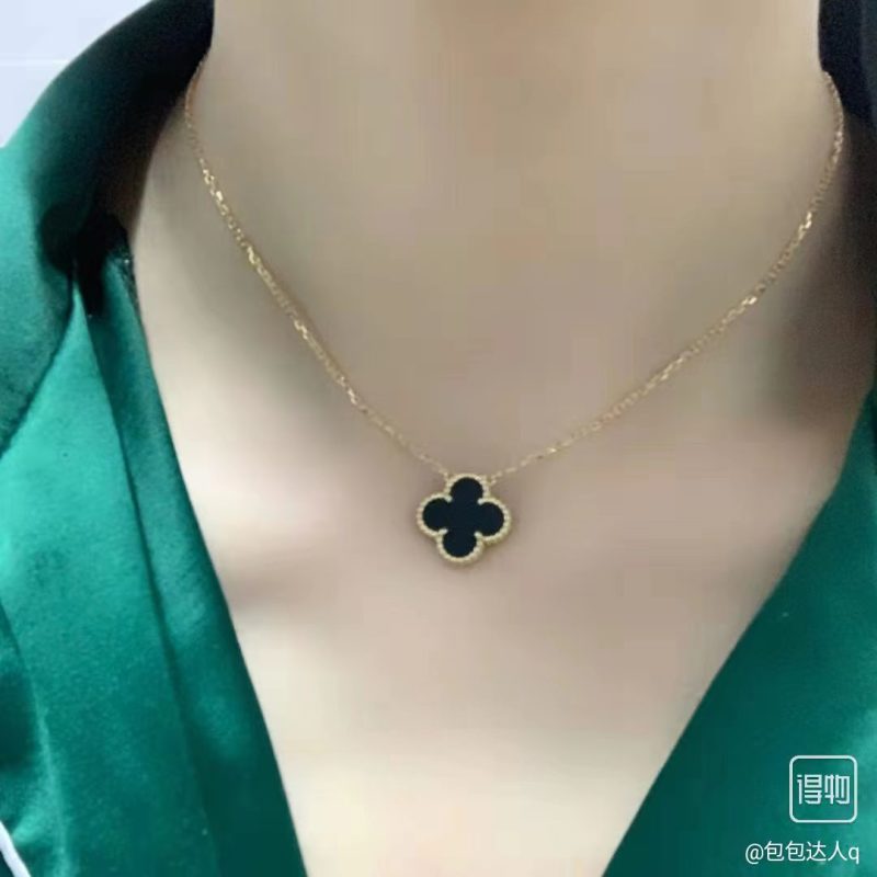 Van Cleef & Arpels Four Leaf Clover Pendant Necklace Black