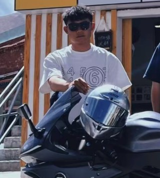 White Graphic Print Short Sleeve T-Shirt
