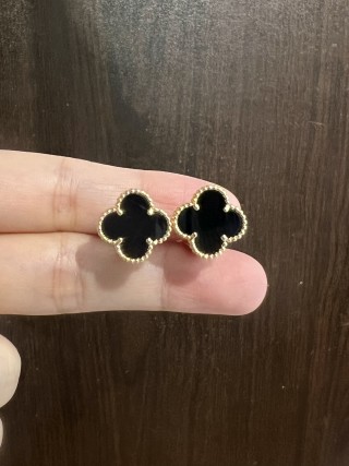 Van Cleef & Arpels Black Onyx Four-Leaf Clover Earrings view 3