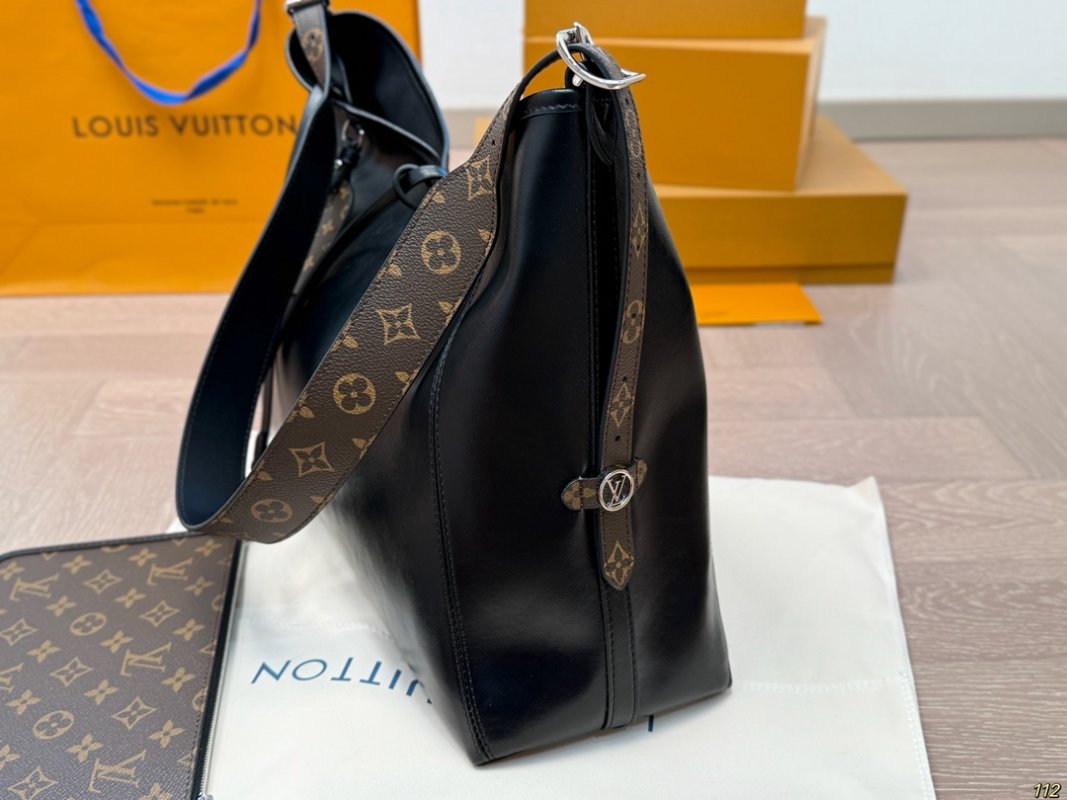 Louis Vuitton Carryall Black Leather Shoulder Bag view