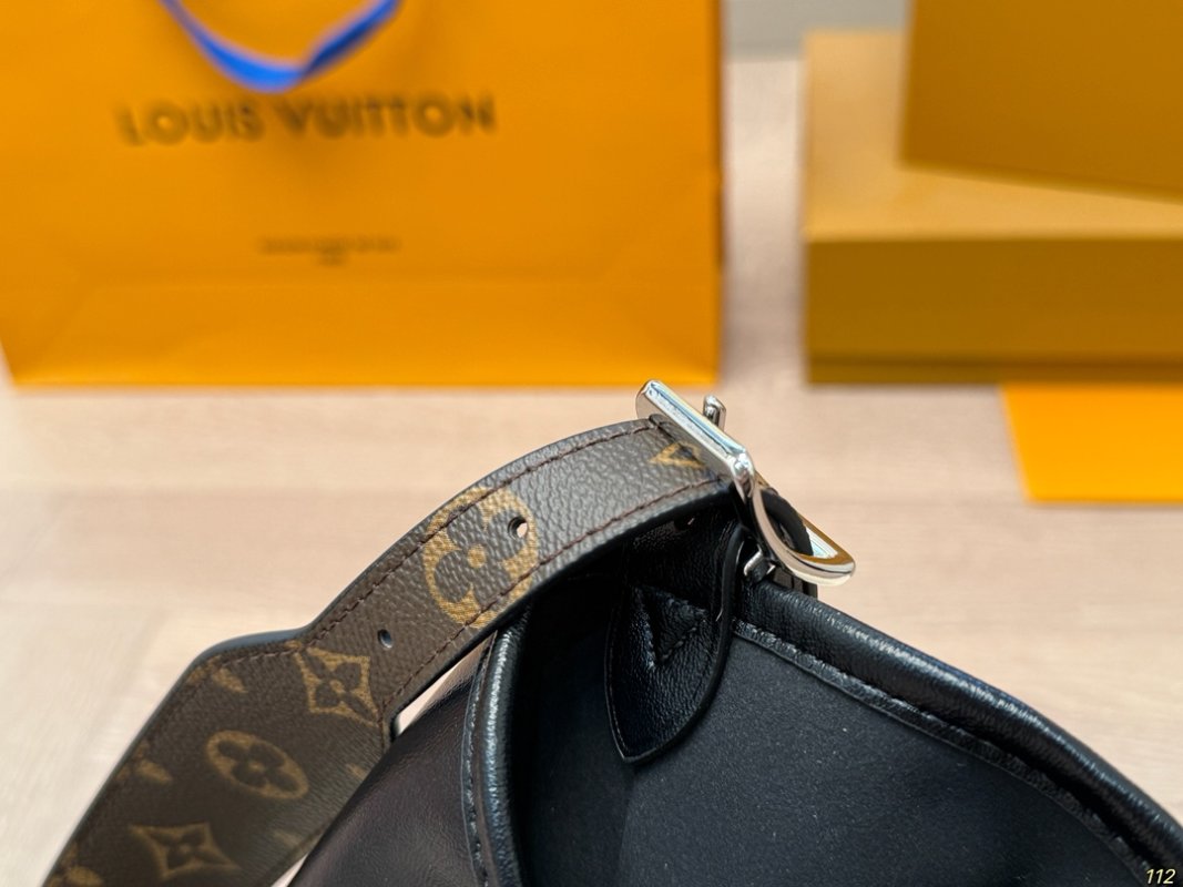 Louis Vuitton Carryall Black Leather Shoulder Bag view