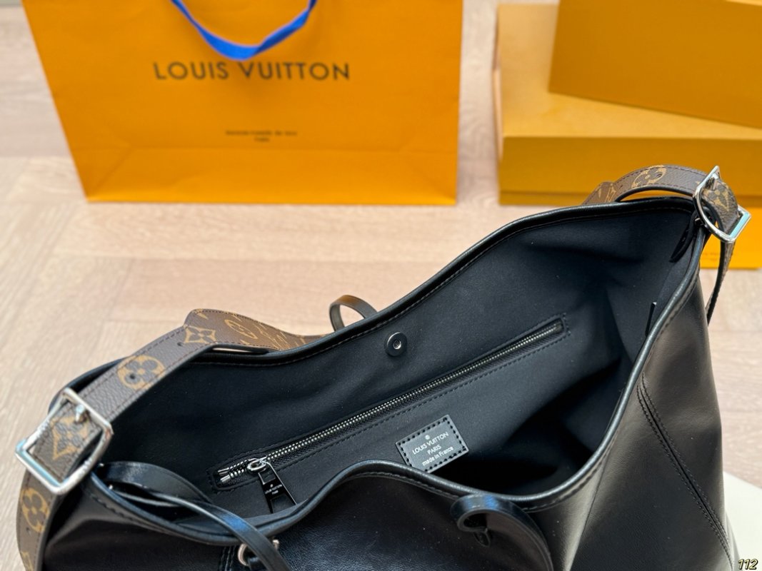 Louis Vuitton Carryall Black Leather Shoulder Bag view