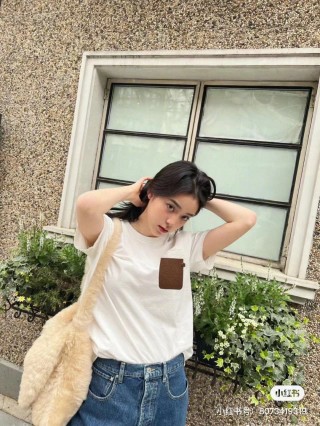 Cream Crewneck T-Shirt with Textured Leather Pocket view 9