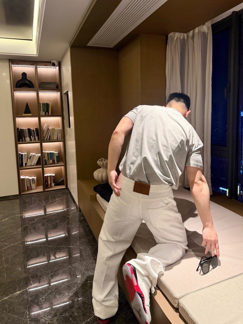 Premium Cream White Straight-Fit Denim Jeans