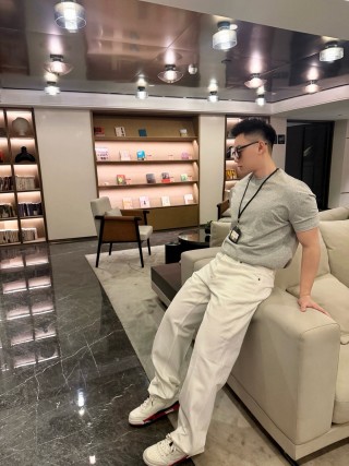 Premium Cream White Straight-Fit Denim Jeans view 4