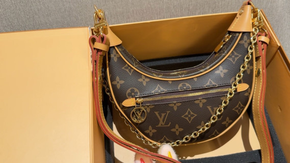 Louis Vuitton Monogram Canvas Shoulder Bag with Chain Strap