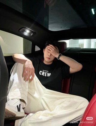 Balenciaga Crew Black T-Shirt view 6
