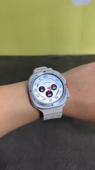 White Smart Sports Watch with Digital Display