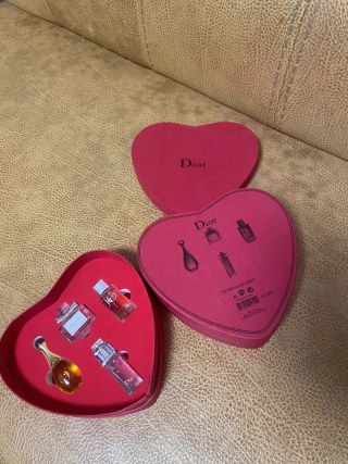 Dior Fragrance Discovery Set 4x5ml Heart Box Red view 2