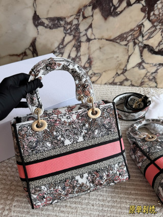 Dior Lady Diorama Embroidered Toile Shoulder Bag – Cream view 6