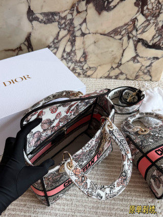 Dior Lady Diorama Embroidered Toile Shoulder Bag – Cream view 7