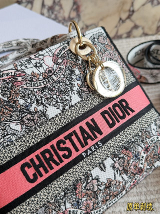 Dior Lady Diorama Embroidered Toile Shoulder Bag – Cream view 8