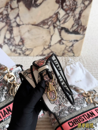 Dior Lady Diorama Embroidered Toile Shoulder Bag – Cream view 9