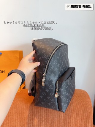 Louis Vuitton Discovery Monogram Backpack Black view 2