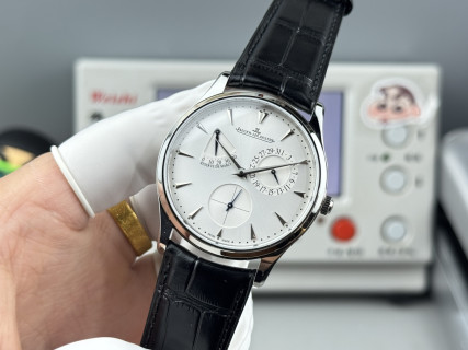 Jaeger-LeCoultre Master Ultra Thin Reserve de Marche Silver Dial Watch view 3