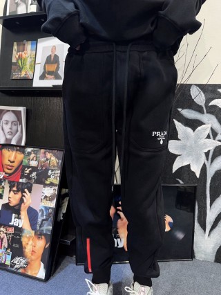 Prada Black Cargo Pants with Logo Embroidery view 4