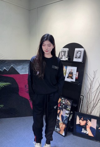 Prada Black Cargo Pants with Logo Embroidery view 6