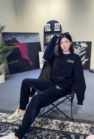 Prada Black Cargo Pants with Logo Embroidery view 7