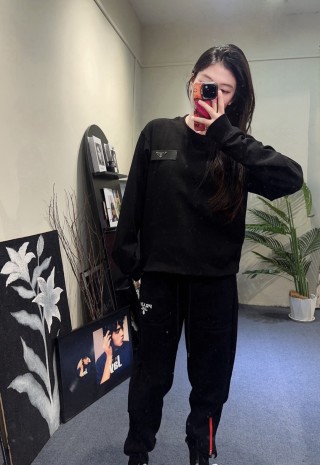 Prada Black Cargo Pants with Logo Embroidery view 8